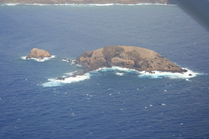 10 miles across Pailolo Channel from Maui is Molokai. This is Mokuhooniki Island, better know as Elephant Rock.